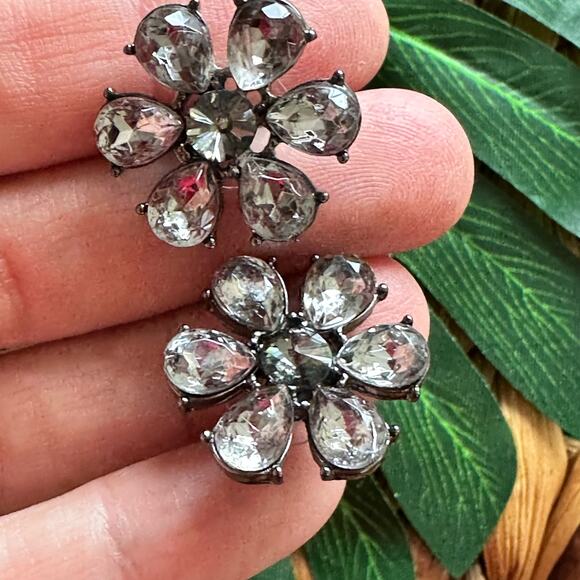 BOGO FREE GUNMETAL
FLOWER POST EARRINGS - Picture 5 of 6